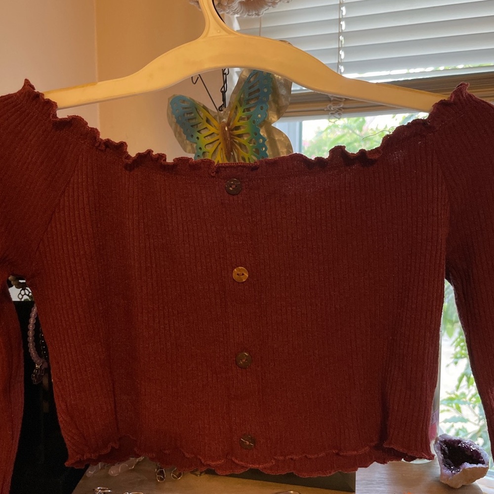 Burgundy off the shoulder long sleeve crop top ❤️